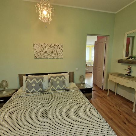 Boutigue City House With Terrace And Garden Free Parking Рига Екстер'єр фото